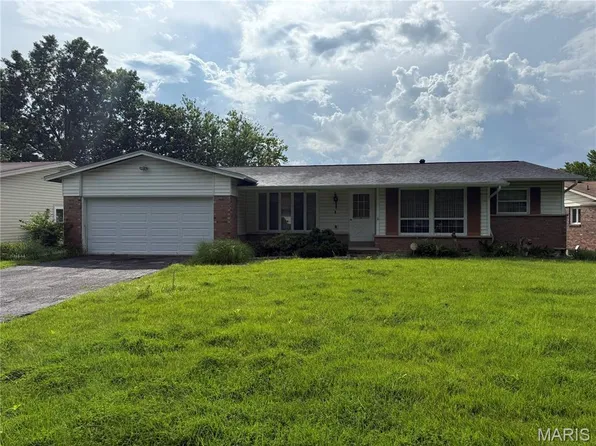 11939 Lakecrest Ln, Saint Louis, MO 63138