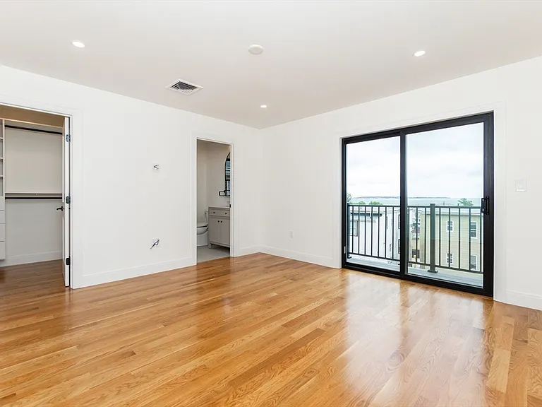 165 Campbell Ave #2 — Photo 25