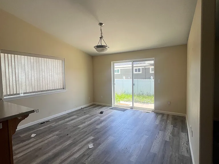 453 SE Ponderosa Dr — Photo 9