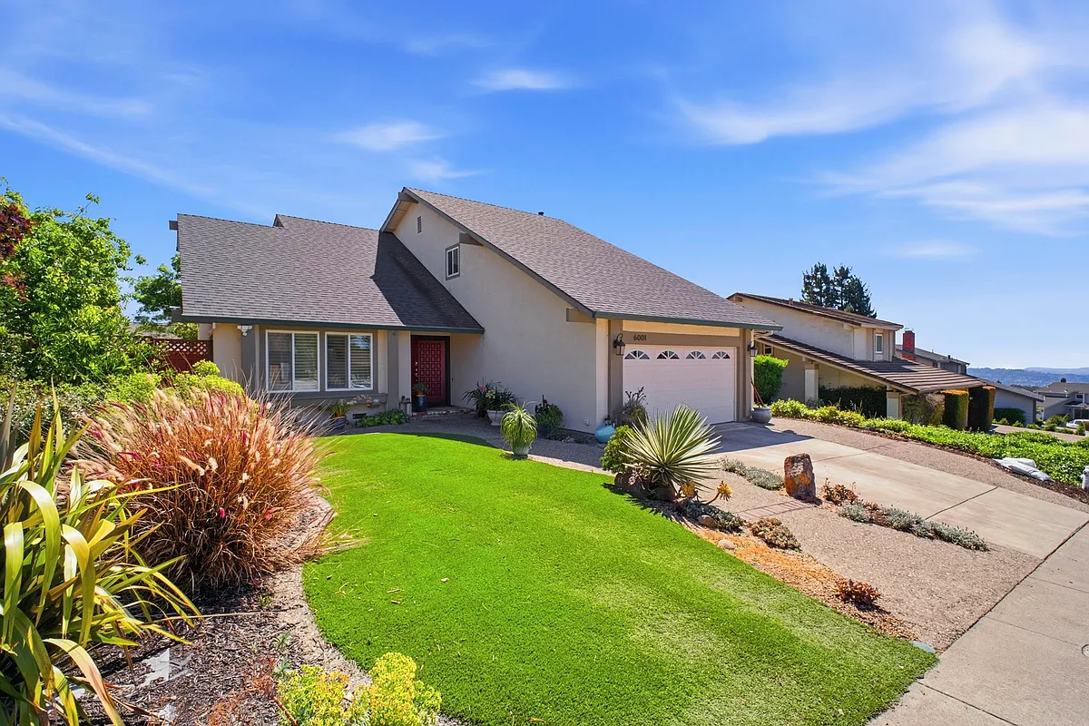 Building Photo - 6001 Castlebrook Dr