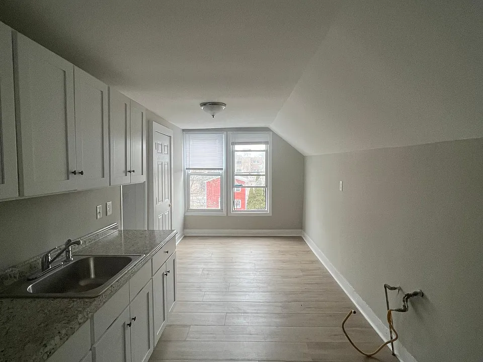 351 Sherman Ave #3
