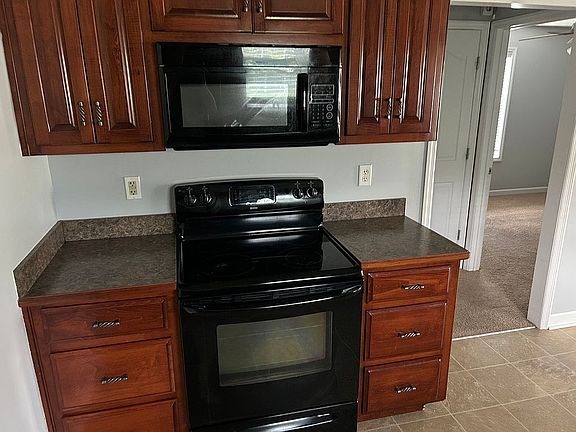 4th image of 1428 Yucaipa Cir