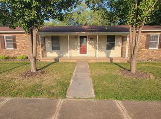 306 N Chestnut St, Christopher, IL 62822