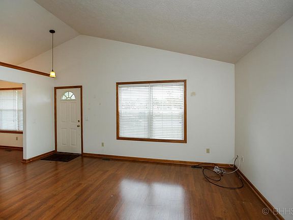 2669 hickory nut lane-103