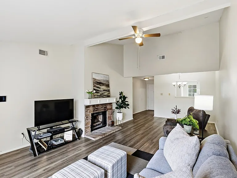 2523 Longmire Dr — Photo 13
