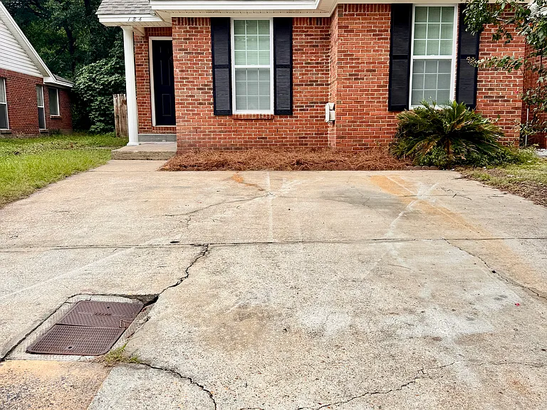 184 James Dr — Photo 1