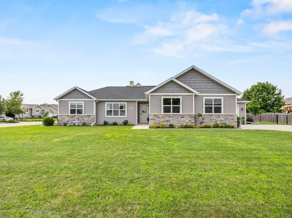 825 S Lincoln St, Hortonville, WI 54944