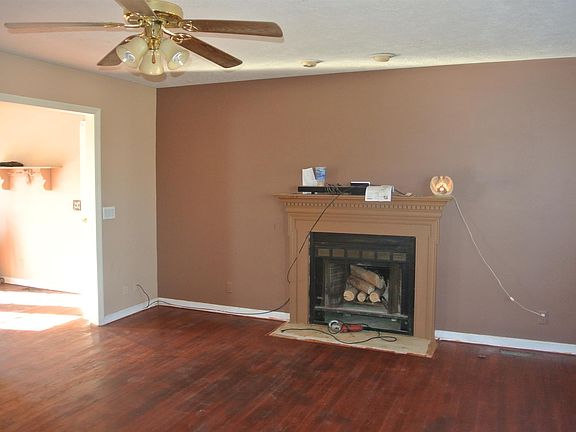 5th image of 310 Winston Dr