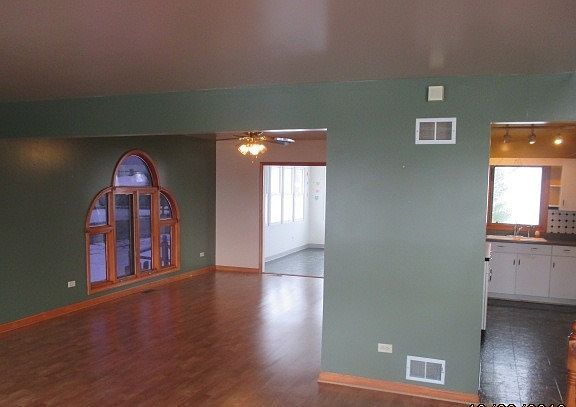 3rd image of 19403 Oakwood Ave