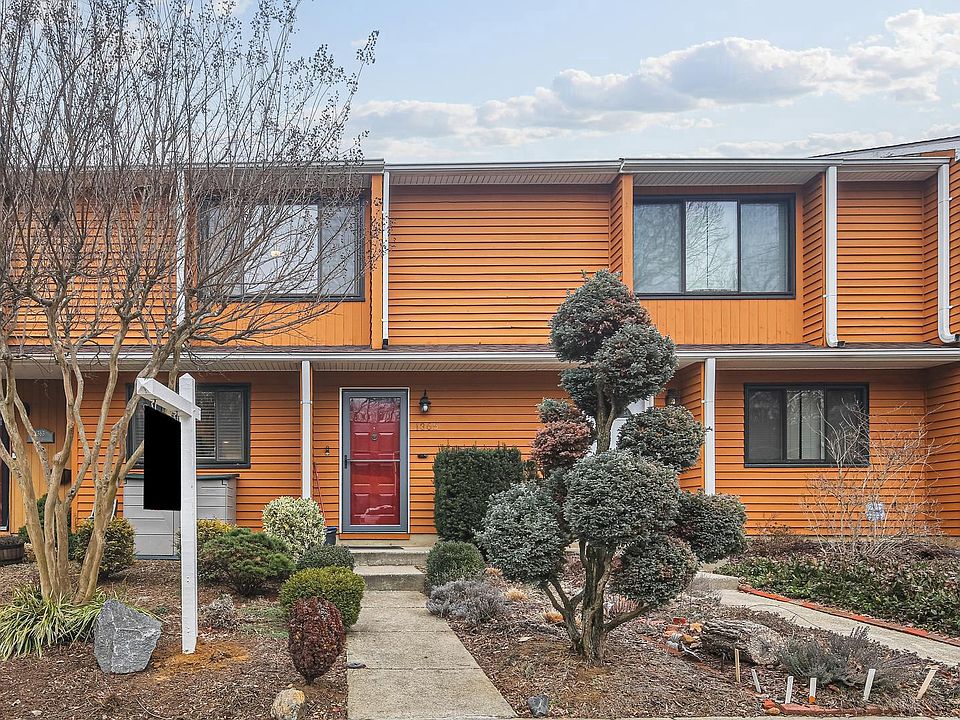 1st image of 1365 Almond Dr