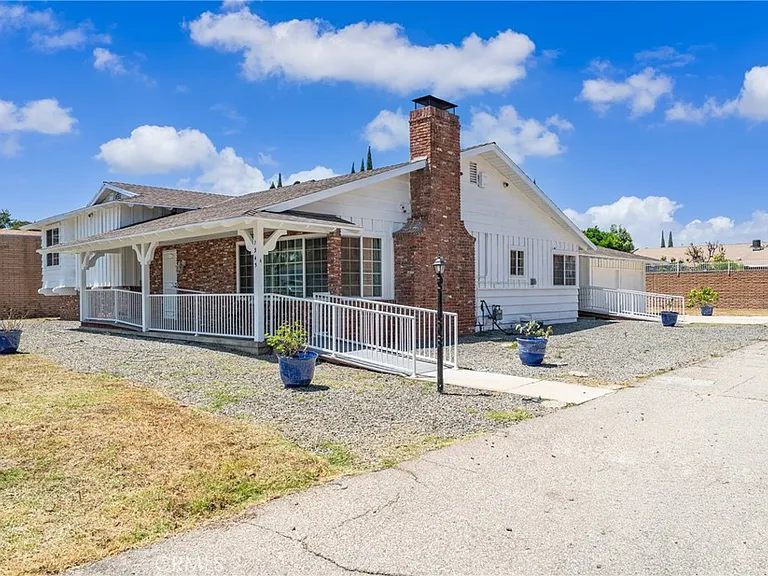 1345 S Jellick Ave — Photo 46