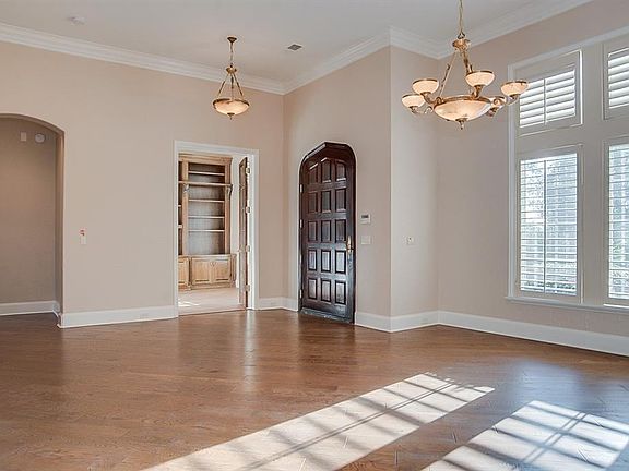 2nd image of 809 Sir Galahad Ln