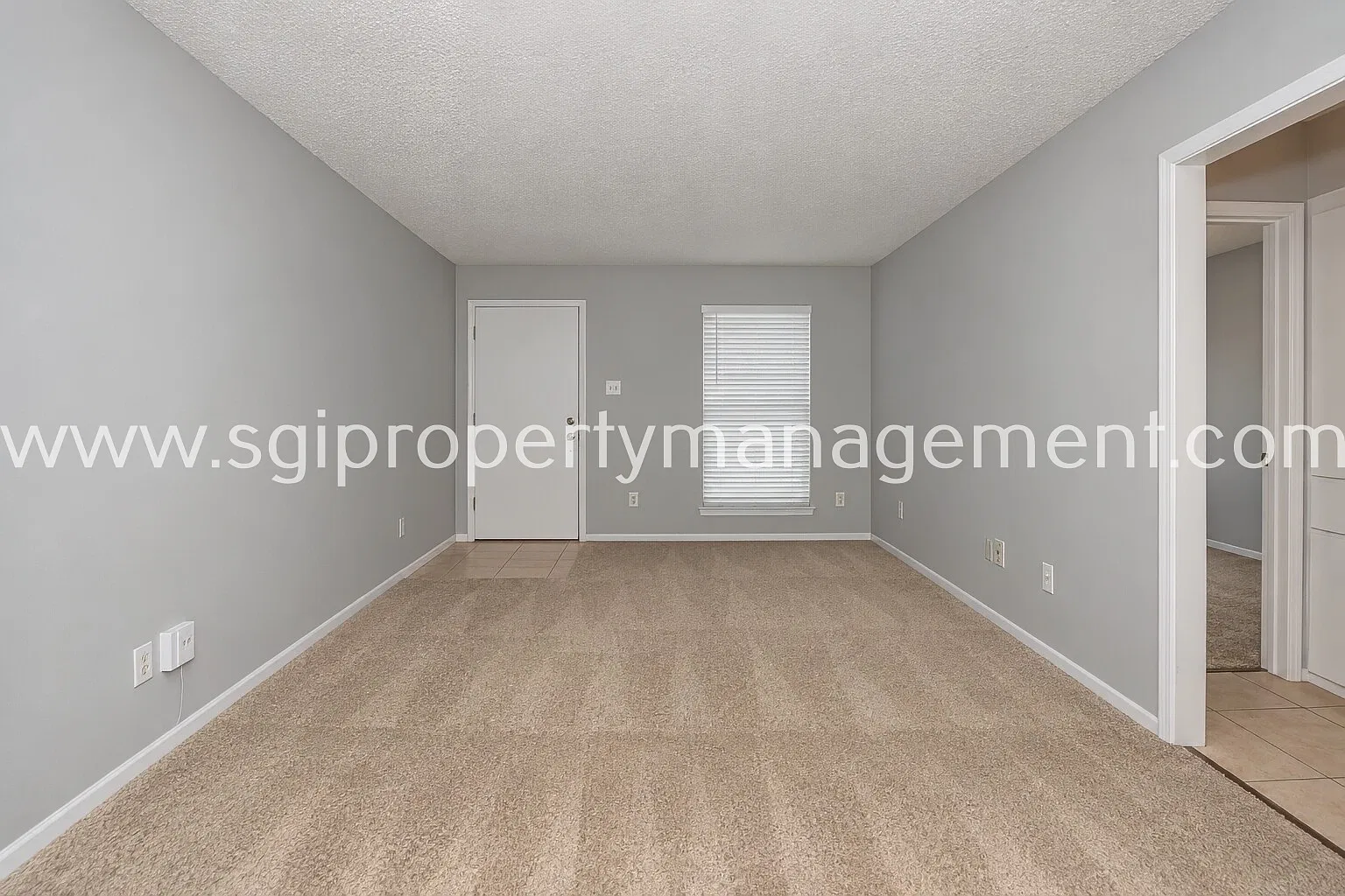 Great 2 bedroom unit of a triplex — Photo 4