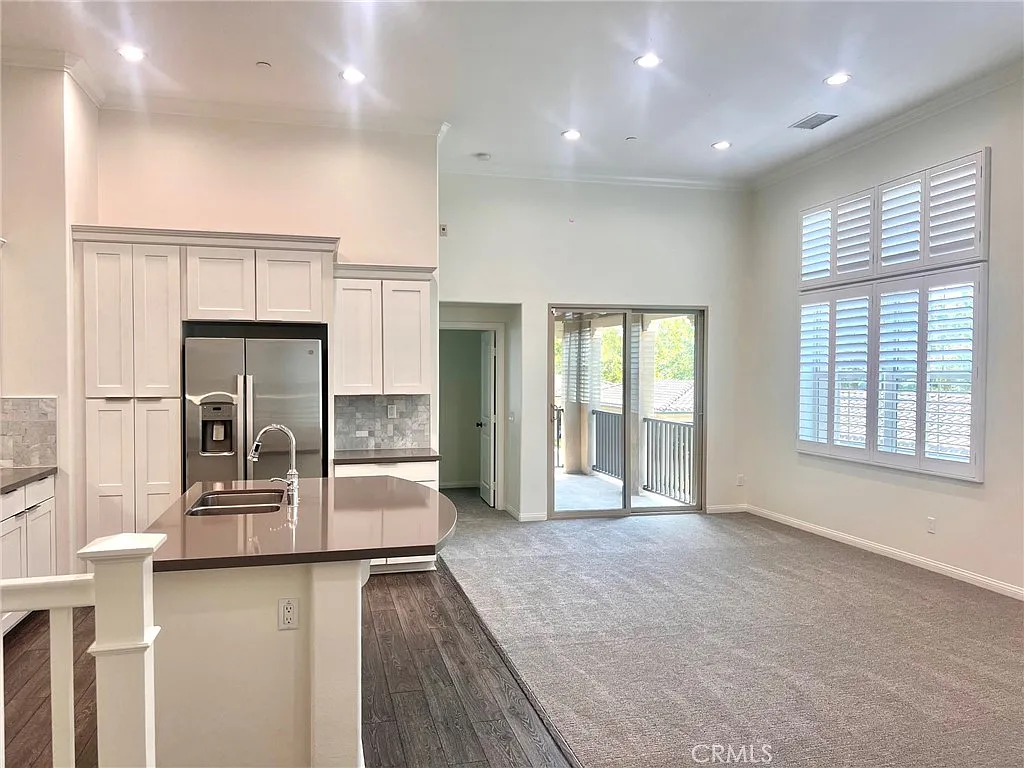 2 bed, 2.5 bath, 1441 sqft, $4,100 — Photo 3