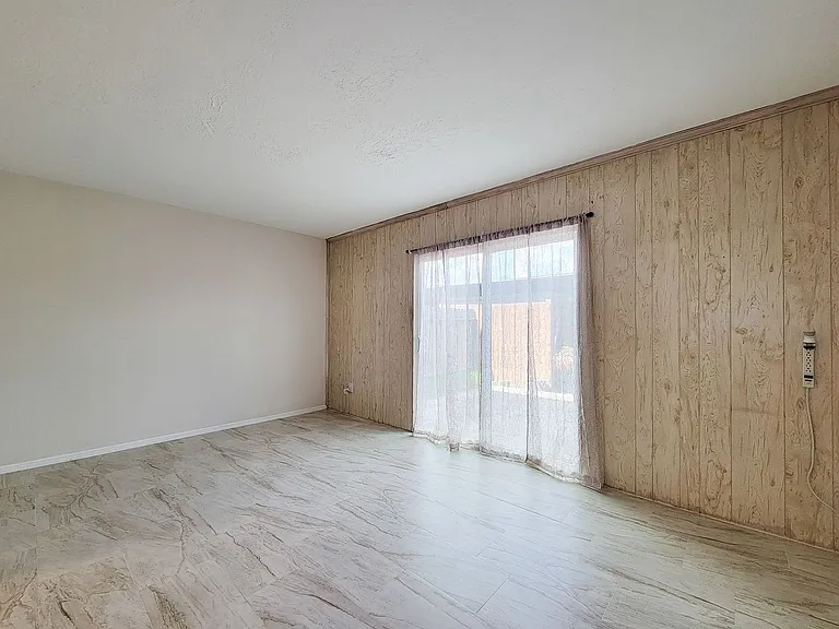 1815 Country Village Blvd — Photo 27