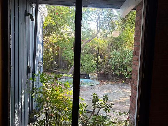 5th image of 831 Sutter Ave
