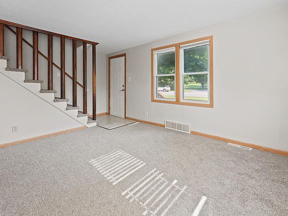 4th image of 818 E Minnesota St