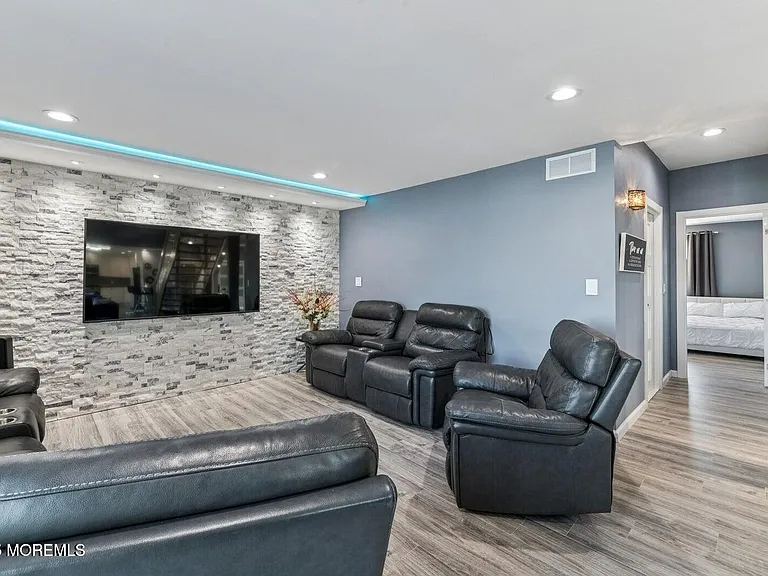 385 Aldo Dr — Photo 22