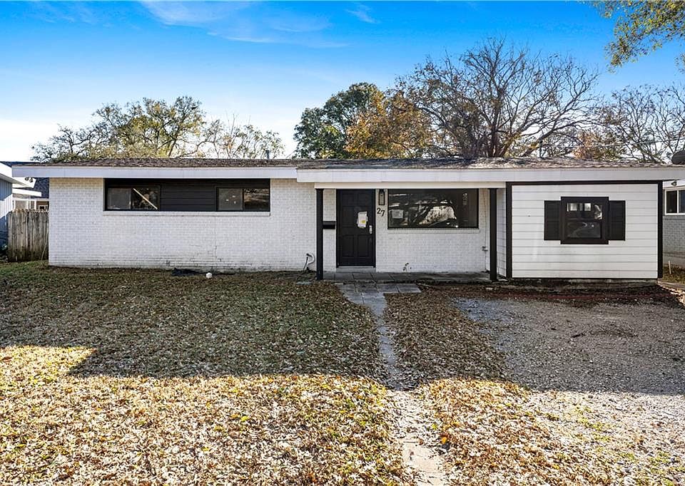 1st image of 27 Canberra Ct
