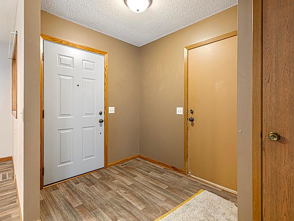 4th image of 417 Whispering River Ln