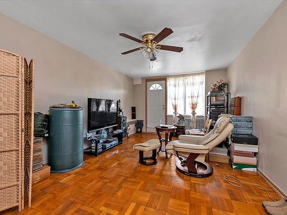 5th image of 400 E 17th St APT 202