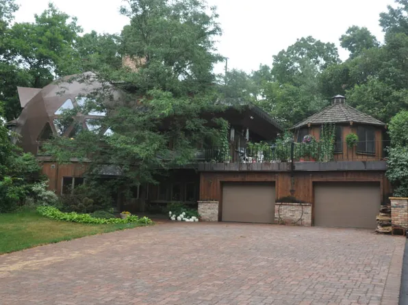 620 Painters Creek Dr, Mound, MN 55364