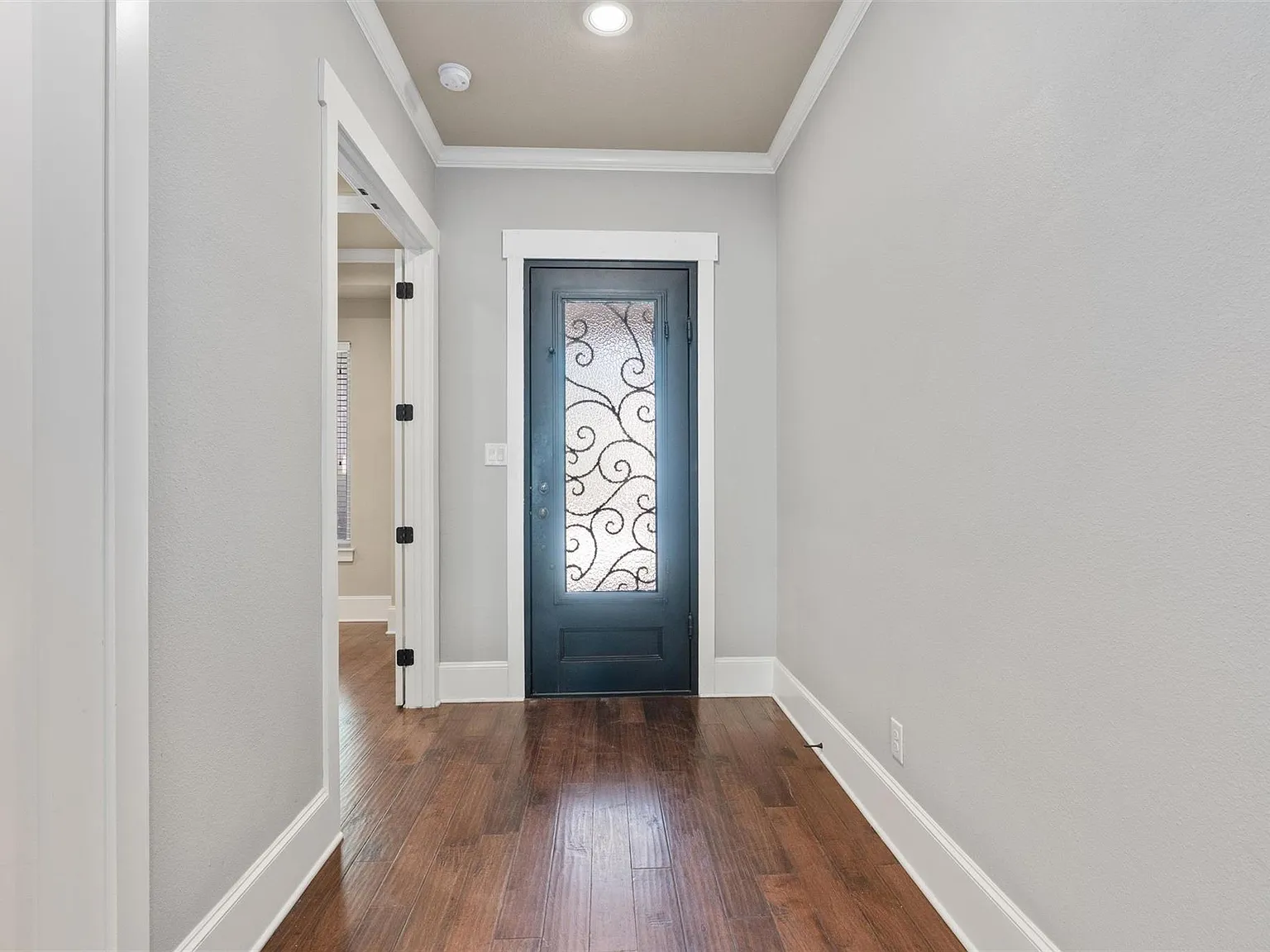 3 bed, 3.0 bath, 2515 sqft, $5,500 — Photo 3