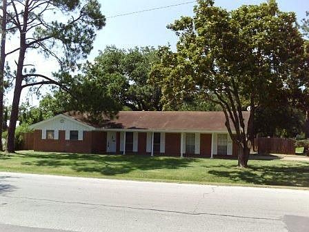 1102 W. Cleveland, Alvin, TX  77739 - 2