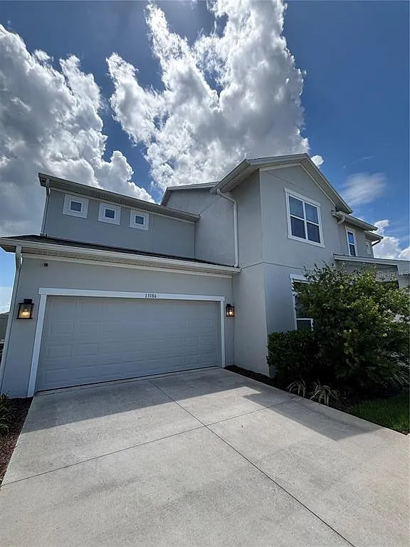 5 bed, 4.0 bath, 3431 sqft, $5,800 — Photo 2