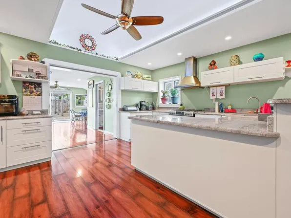 12-34 Cross Bay Boulevard image 4 of 29