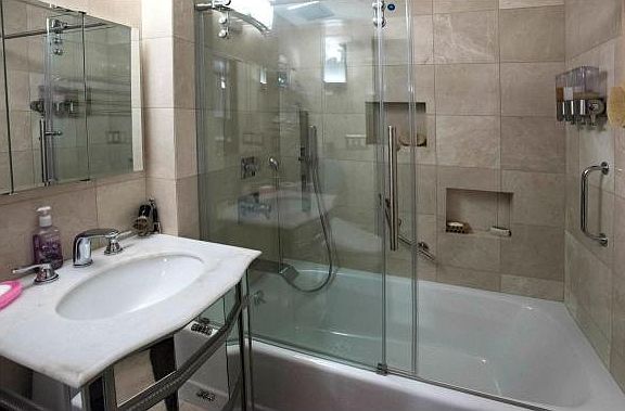 4th image of 2315 E 13th St #1B
