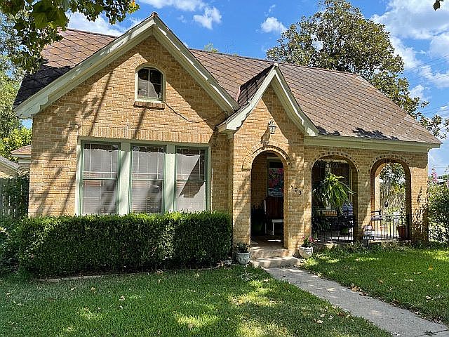 1st image of 503 N Houston Ave