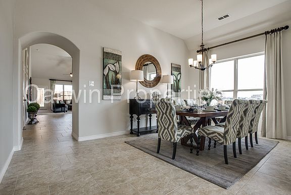 4th image of 2900 Lakefield Dr