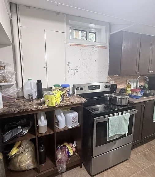 642 Fisher Cres — Photo 3