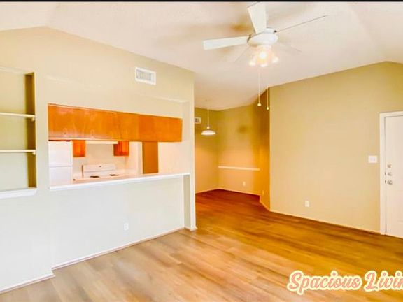 4th image of 1308 Brenda Lane #4