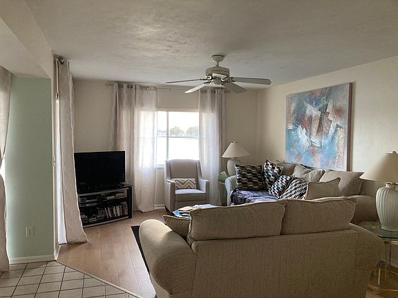 Living Room with a spectacular view of the lake