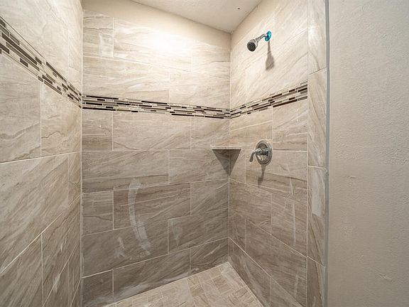 4th image of 10530 Sierra Dr