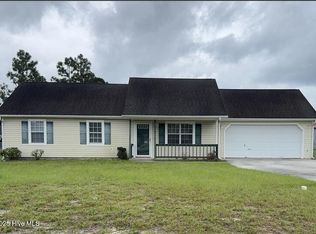 202 Dayrell Dr, Hubert, NC 28539
