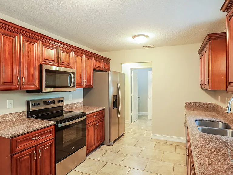 8106 Byrd Landing Ct — Photo 7