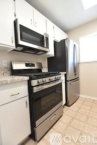 Studio, 500 sqft, $1,750 — Photo 2