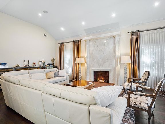 5th image of 132 N Alta Vista Blvd