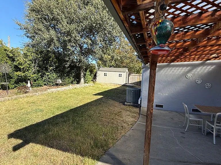 7389 Newcastle Ln — Photo 8