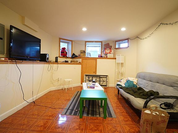 4th image of 73 Thatcher St #1M