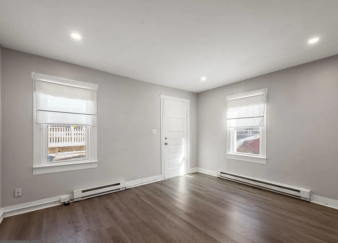 223 Baker St — Photo 4