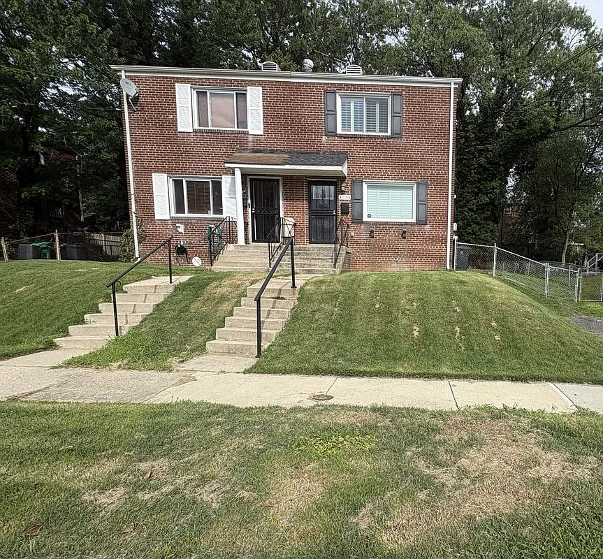 3 bed, 3.0 bath, 1156 sqft, $2,400 — Photo 1