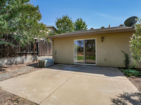 5th image of 329 1/2 Montrose Dr APT B