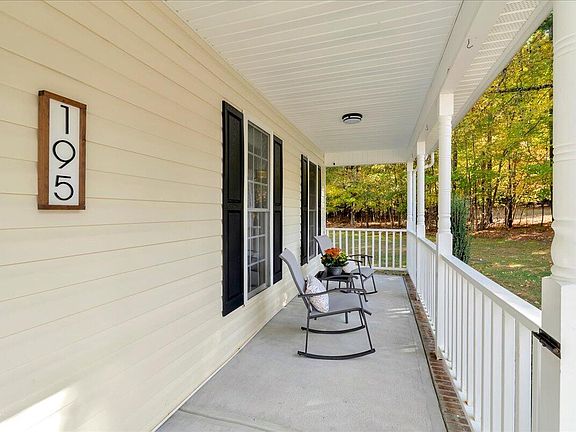 3rd image of 195 Woodcroft Dr