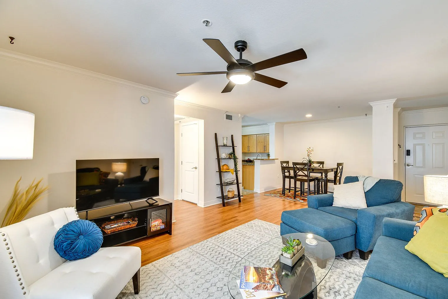 2 bed, 2.0 bath, 1065 sqft, $1,999 — Photo 4