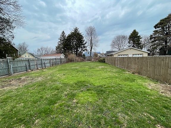 4th image of 718 W 3rd St