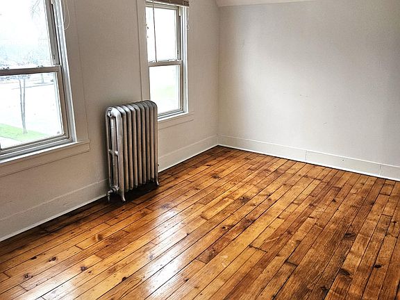 3rd image of 10 Delaware St #Up